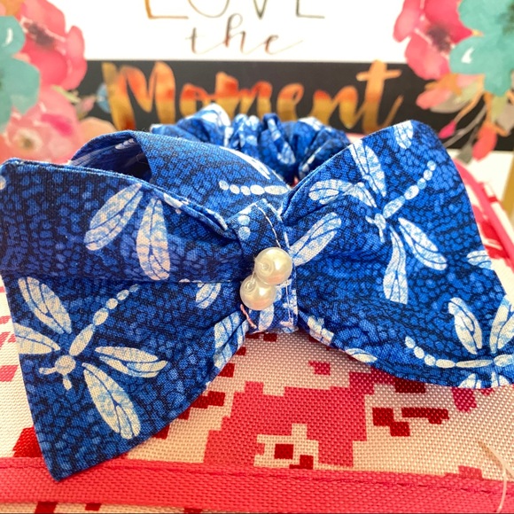 A pack of 3 masks and 1 hair tie - Picture 8 of 16